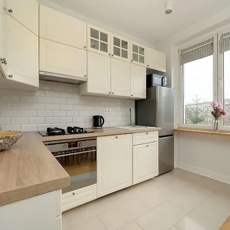Pawlowa Stylish With Balcony & Office By Renters