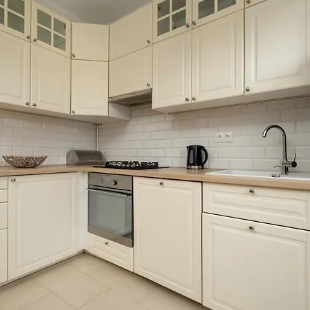 Pawlowa Stylish With Balcony & Office By Renters *